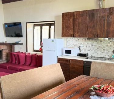 Sinje Apartment | Quiet Villa Near Berat - Scenic Balcony & Garden