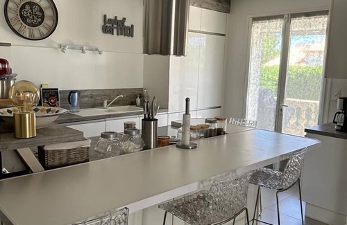 Laverune Villa | Quiet villa, pool, close to the beach