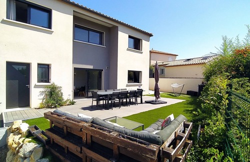 Vailhauques Villa | Quiet villa with pool between sea and river