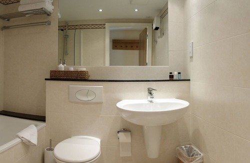 Grand Canal Dock Apartment | Quiet Waterfront Apartment