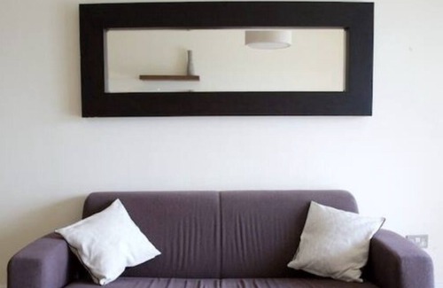 Grand Canal Dock Apartment | Quiet Waterfront Apartment