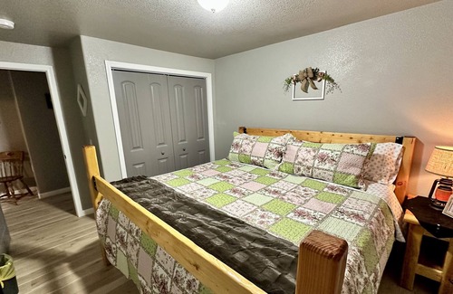 Sheridan House | Quiet Western Townhome