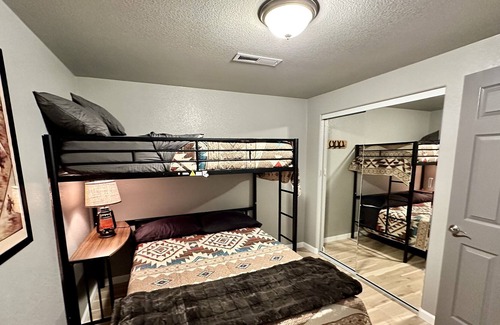Sheridan House | Quiet Western Townhome