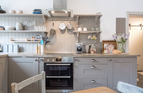Blockley Condo | Quintessential Apartment, The Coach house