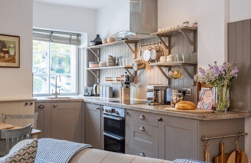 Blockley Condo | Quintessential Apartment, The Coach house