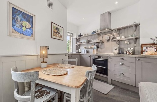 Blockley Condo | Quintessential Apartment, The Coach house