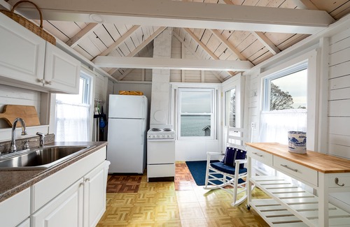 Mid-Coast and Islands Cottage | Quintessential seaside cottage in beautiful Pott's Point