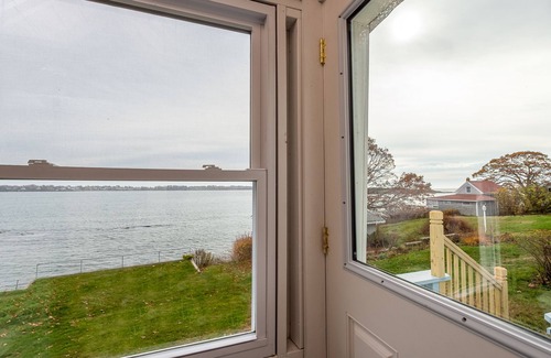 Mid-Coast and Islands Cottage | Quintessential seaside cottage in beautiful Pott's Point