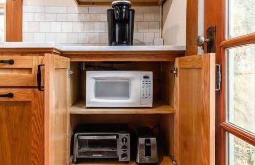 Helotes Cabin | Quirky, Tiny Lodge and San Antonio Hill Country