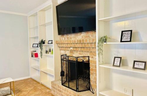 Barker House | Quite & Peaceful Home in Houston off interstate I-10 and HWY 6, mins from Top Golf