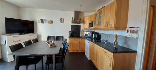 Font-Romeu-Odeillo-Via Apartment | Résidence Campredon - Décoration typique - 25m2 de Terrasse aménagée plein sud avec vue panoramique - Internet - Jardin - Parking - Navette - Linge et Ménage en options payantes