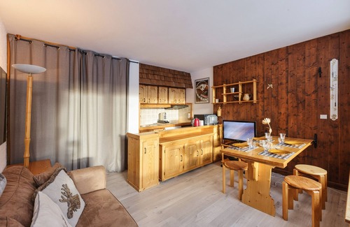 Chamonix-Mont-Blanc Apartment | Résidence Devouassoux F ski in/ski out, Argentière (Chamonix), France
