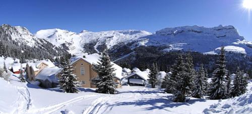 Flaine Ski Chalet | Résidence Hameau - Chalet lumineux · Poêle à bois · Sauna · Garage MAE-7348