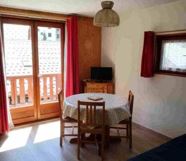 Valloire Apartment | Résidence La Croix Du Sud - Studio Cabine 4/5 personnes 2 exposé Sud MAE-8614