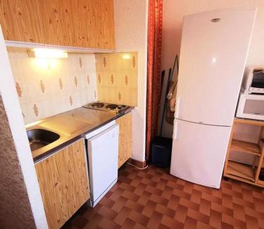 Port Leucate Apartment | Résidence Maisons De La Mer 2 - Grand studio avec coin nuit et terrasse en rez de chaussée pour 4 personnes à Port Leucate. Réf: 1MM2 233 MAE-5494