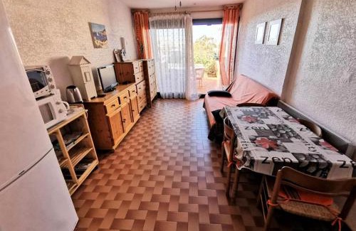 Port Leucate Apartment | Résidence Maisons De La Mer 2 - Grand studio avec coin nuit et terrasse en rez de chaussée pour 4 personnes à Port Leucate. Réf: 1MM2 233 MAE-5494