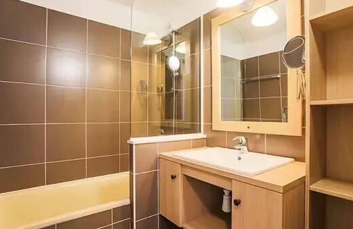 Bergers Apartment | Résidence Pierre & Vacances Les Bergers **** - Apartment sleeps 6 - 1 bedroom + 1 sleeping area - South facing - Renovated