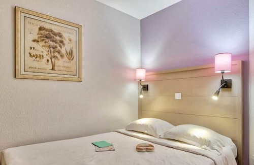 Giens Apartment | Résidence Pierre & Vacances La Pinède*** - Apartment for 4 people - 1 bedroom - Terrace or balcony - Garden view