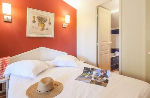 Giens House | Résidence Pierre & Vacances Le Hameau de la Pinède *** - House sleeps 8 - 2 bedrooms + 1 sleeping area - Triplex - Terrace - Air-conditioned