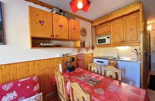 Les Menuires Apartment | Résidence Villaret - Grand studio 4 personnes aux pieds des pistes, vue montagne. MAE-8891