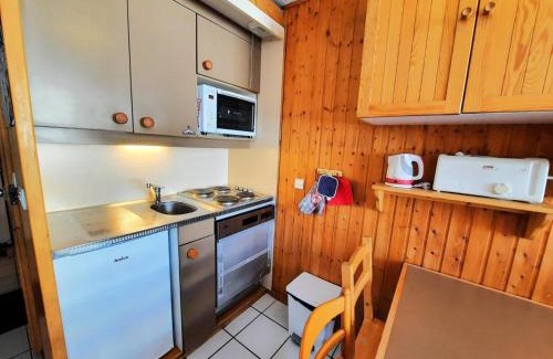 Les Menuires Apartment | Résidence Villaret - studio cabine pour 4 personnes vue sur les pistes MAE-5414