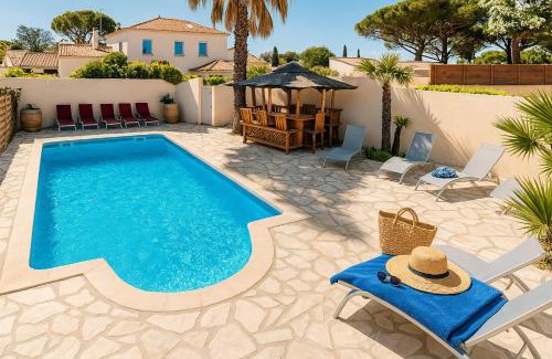 La Nartelle House | Rêve D'azur plage de la Nartelle, maison Julia avec Piscine partagée, Parking & Terrasse BBQ, Wifi et Draps Inclus