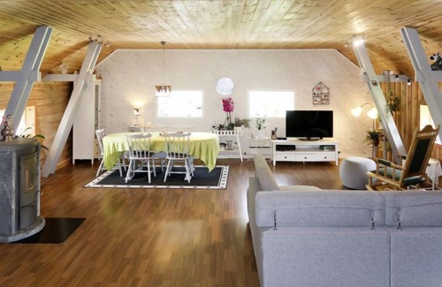 Tysnes House | Rødehuset by Interhome