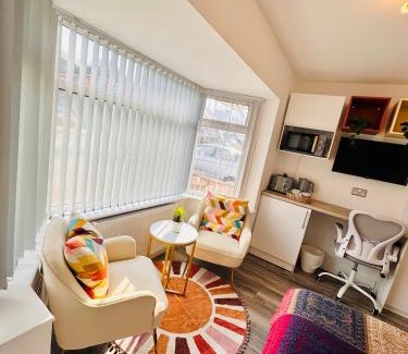 Birmingham House | R-1 Newly renovated En-Suite Self contained Private Room in Selly Oak Birmingham