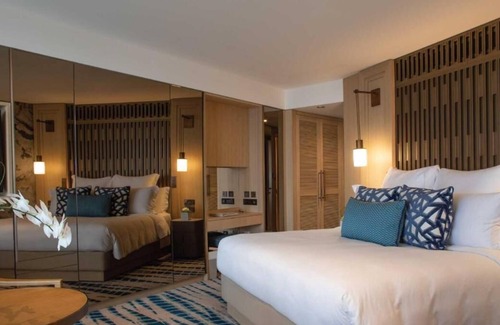 Trade Centre 1 House | R 1539 Jumeirah Beach Hotel With Meeting Rooms, Spa Treatment Rooms, and Tennis Courts
