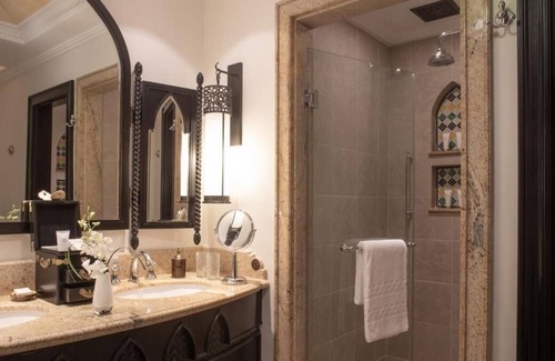 Al Sufouh 1 House | R 1540 Jumeirah Mina A Salam Madinat Jumeirah with Indoor and Outdoor Pools, Elevator, Terrace, and