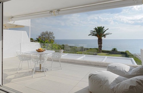 Koukaki Villa | R 3392 Villa Hideo With Air Conditioning ,Coffee Facilities & Veranda.
