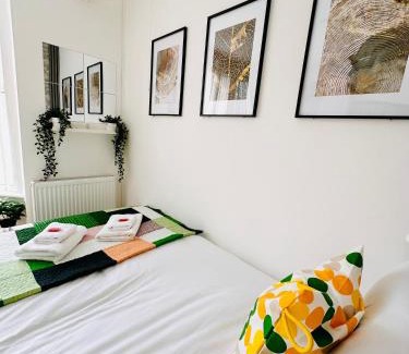 Birmingham House | R1 - Stylish Private Room opposite Queen Elizabeth Hospital - Harborne Birmingham