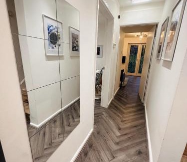 Cradley House | R3 - Private Room with Kitchenette and Lounge in Birmingham House - Quinton