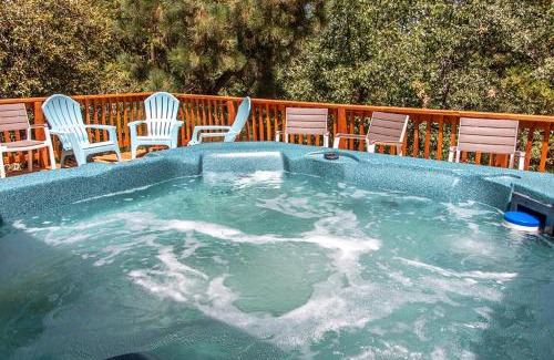 Pine Cove Ski Chalet | RACC00N Ridge Hot Tub Hideaway