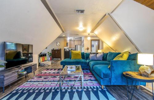 Pine Cove Ski Chalet | RACC00N Ridge Hot Tub Hideaway