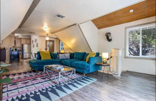 Pine Cove Ski Chalet | RACC00N Ridge Hot Tub Hideaway