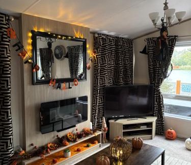 Tattershall House | Rachels Luxury Tattershall Hot Tub & Fishing Retreat
