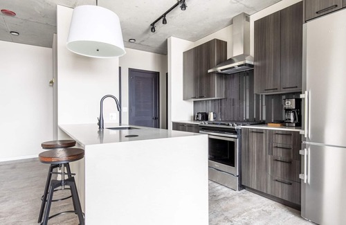 West Loop Apartment | Rad West Loop 1BR w/Pool, Gym, nr. Restaurant Row, by Blueground