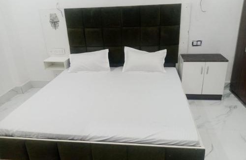 Vrindavan Hotel | Radhe krishna Radiant