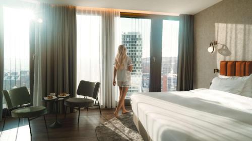 Feuerbach-Ost Hotel | Radisson Blu Hotel at Porsche Design Tower Stuttgart