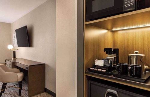 Richmond Hotel | Radisson Blu Vancouver Airport Hotel & Marina