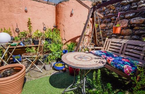 Barrow-in-Furness House | Rainbow Cottage