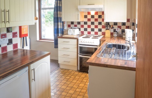 Llanllwchaiarn Cottage | Rainbow Cottage, New Quay