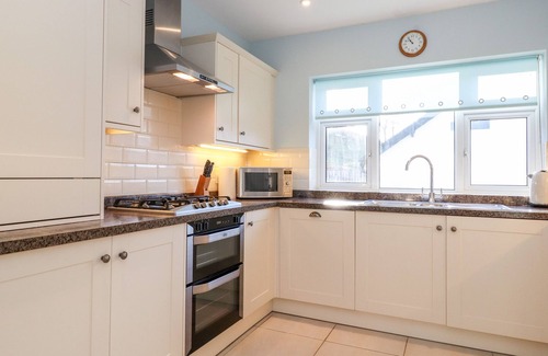 Grasmere House | RAINBOW END, pet friendly, with a garden in Grasmere
