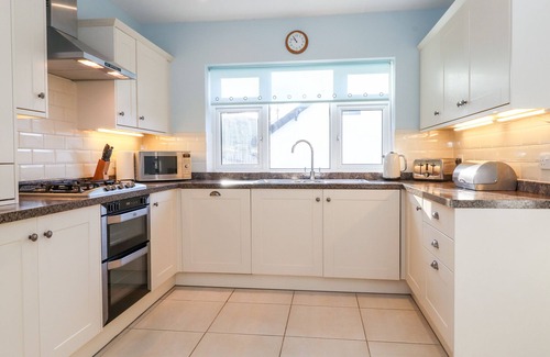 Grasmere House | RAINBOW END, pet friendly, with a garden in Grasmere