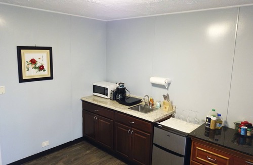 Hilo Apartment | Rainbow Hale, Unit 2—a delightful and convenient pet-friendly retreat.