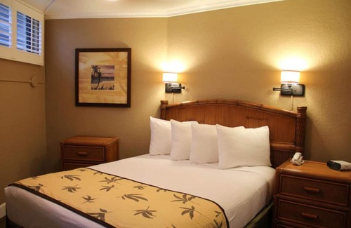 Historic Kailua Village Resort | Raintree Kona Reef, Hawaii Timeshare Rental