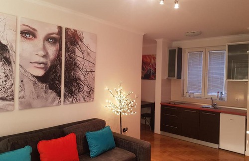 Kragujevac Apartment | Rajiceva 5- apartman sa prostranom terasom i garaznim mestom