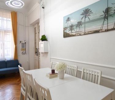 Nepszinhaz negyed House | Rakoczi utca 59 Apartment