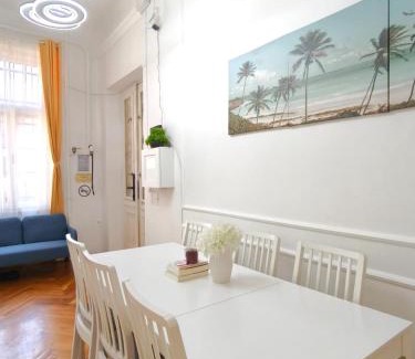 Nepszinhaz negyed House | Rakoczi utca 59 Apartment